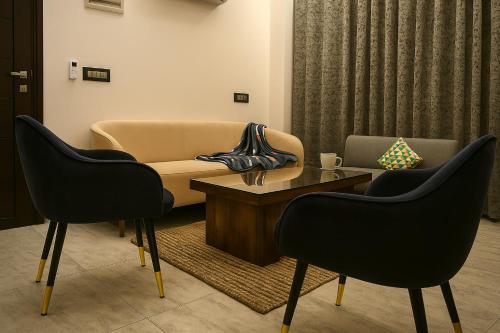 a waiting room with two chairs and a couch at Himalayan Haven: 2BHK Luxury Apartment in Rishīkesh