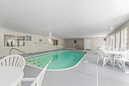 Πισίνα στο ή κοντά στο Quality Inn & Suites On The River