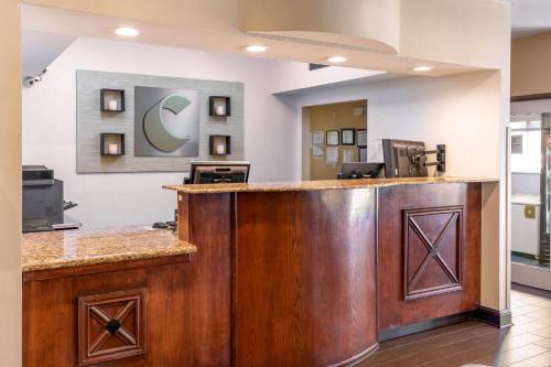 a bar in a dental office with a counter at Comfort Suites North Dallas in Dallas