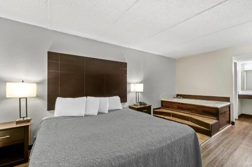 a hotel room with a bed and a piano at Econo Lodge Helen in Helen
