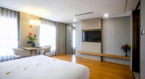 Dong Cheng Hotelにあるベッド