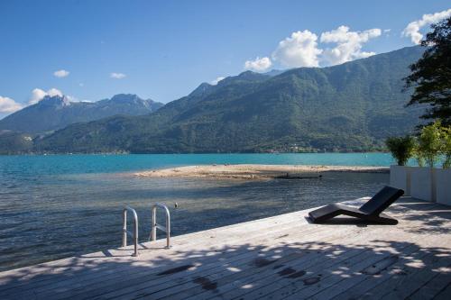 Annecy LakeLodge Lakeside Modern 7 bedroom Retreat
