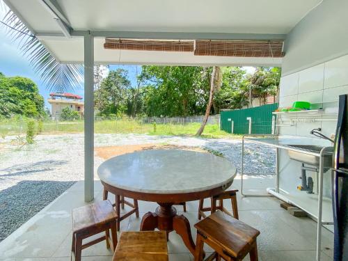Imagen de la galería de 2 Mins from Beach Bliss Cabin Langkawi 2PAX, en Pulau Tepur
