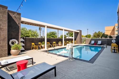 a swimming pool on top of a building at Home2 Suites by Hilton Irving/DFW Airport North in Irving