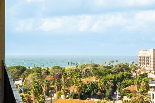 a view of the ocean from a building at Boutique Duplex 3BR Florentin in Mashabbe Sade