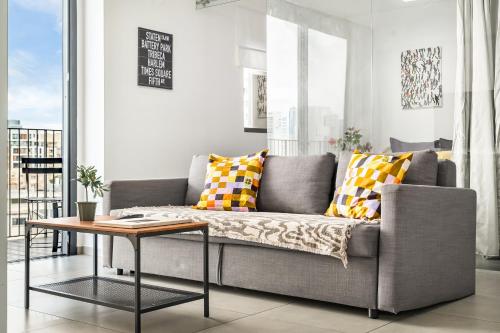 a living room with a couch and a table at Boutique Duplex 3BR Florentin in Mashabbe Sade