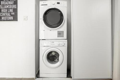 a washing machine and a dryer in a doorway at Boutique Duplex 3BR Florentin in Mashabbe Sade