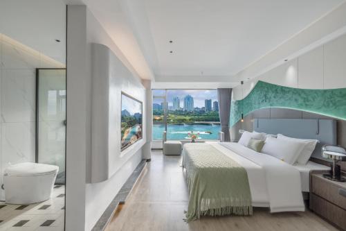 Jinghong City Jimu River View Hotelにあるベッド