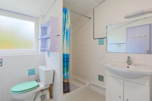 a bathroom with a toilet and a sink at Maison Yvonne in Plouha