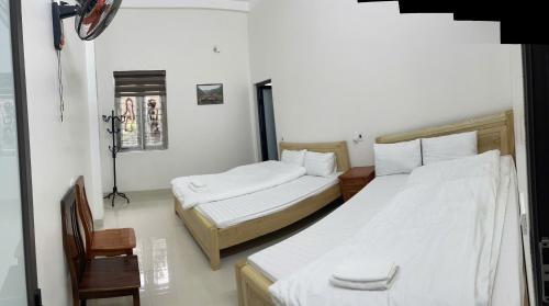 En eller flere senge i et værelse på Hotel and Restaurant Thành Oanh Yên Bái
