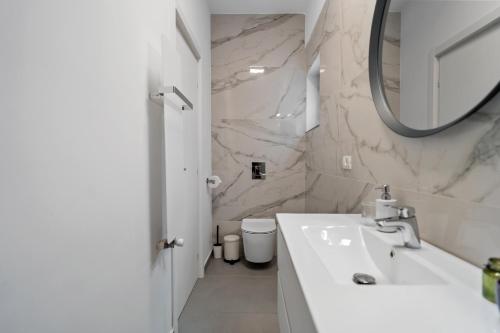 Koupelna v ubytování Designer Flat North & Parking