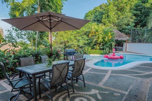 Bazén v ubytování Villa Martha Garza Blanca - Private Heated Pool nebo v jeho okolí