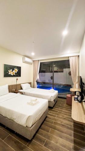 a hotel room with two beds in a room at Cham Charm Home Mui Ne in Mui Ne