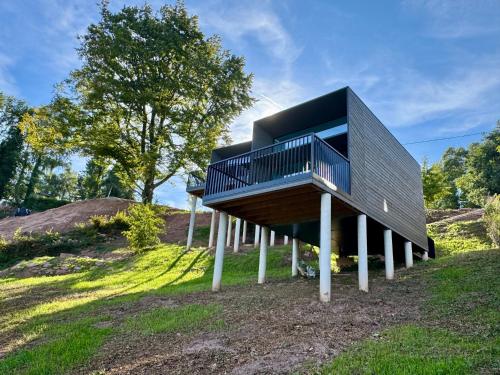 a house on a hill with a black roof at KODAS Loft - confort et nature in Hommert