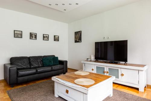 Gdynia Główna Spacious Apartment by BookingHost
