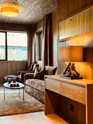 a living room with a couch and a table at Pellestova Hotell Hafjell in Hafjell