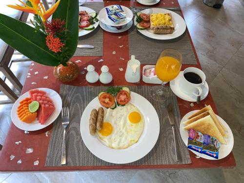 Еда / где поесть недалеко от виллы