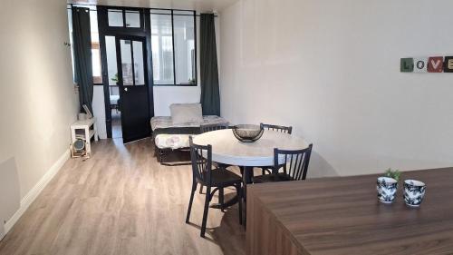 a living room with a table and chairs in a room at Appartement unique entre bords de Loire et hypercentre in Jargeau