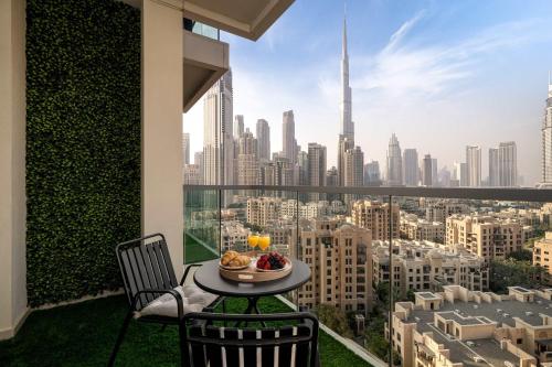 Elegant 3-Bedroom Apartment - Panoramic Burj Khalifa and Downtown Views