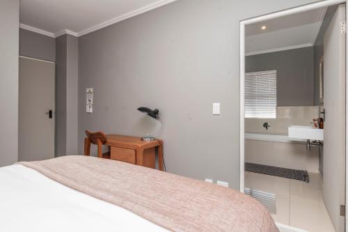 Postel nebo postele na pokoji v ubytování Luxury Family Villa - Big Bay - Blaauwberg Beach