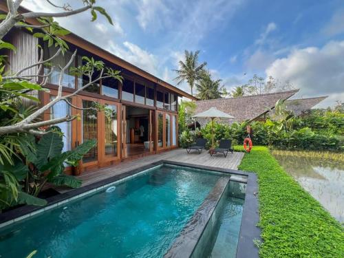 - une piscine dans l'arrière-cour d'une villa dans l'établissement The Pulu Villas by GenuineHost, à Ubud