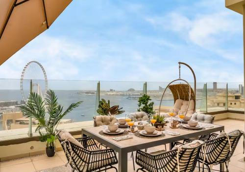 Dubai Eye & Palm View 3 min by walk from the Beach
