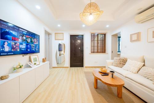 Χώρος καθιστικού στο Shanghai Hills & Well-time Woodland 2B Suite close to Photospot Wukang Mansion