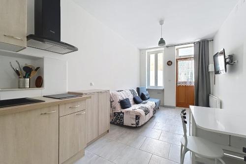 Η κουζίνα ή μικρή κουζίνα στο Bright studio in Coursan close to activities