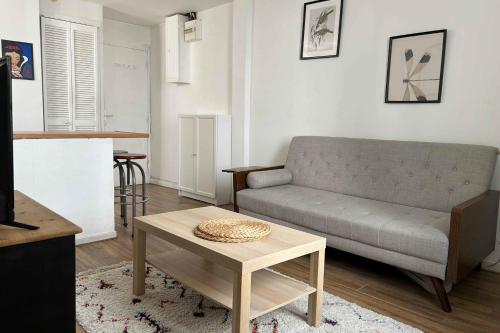 Charming bright apartment for 2 in Paris
