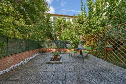a patio with a table and a fence at Il Nido di Dedy in Florence