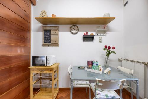 a dining room with a table and a microwave at Il Nido di Dedy in Florence