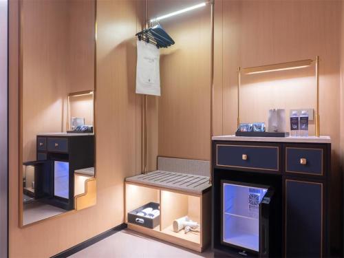 Nhà bếp/bếp nhỏ tại Jinjiang Capital Hotel Dongguan Civic Center Plaza