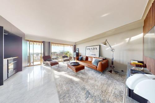 Posezení v ubytování Apartment T2 Golfe Juan PANORAMIC SEA VIEW
