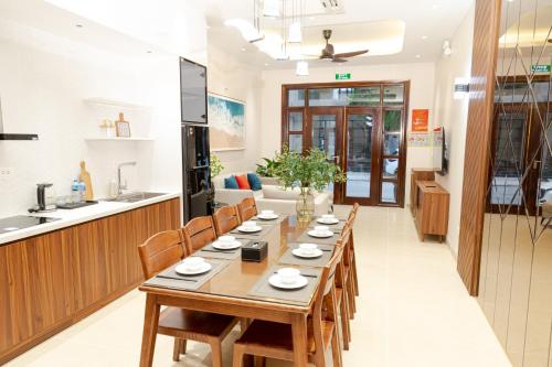 Kuchyň nebo kuchyňský kout v ubytování MYAN Villa Vinhomes Ocean Park 3