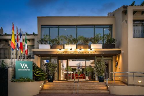 a building with a sign that reads viva at Valentin Star Menorca - Adults Only in Cala'n Bosch
