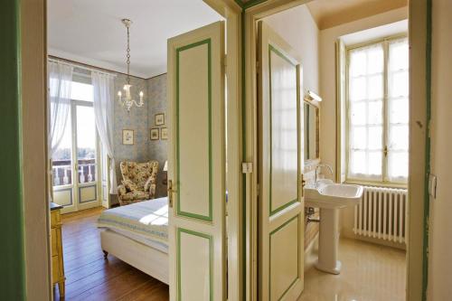 a bedroom with a bed and a sink and a mirror at Villa Leopoldina in Premeno