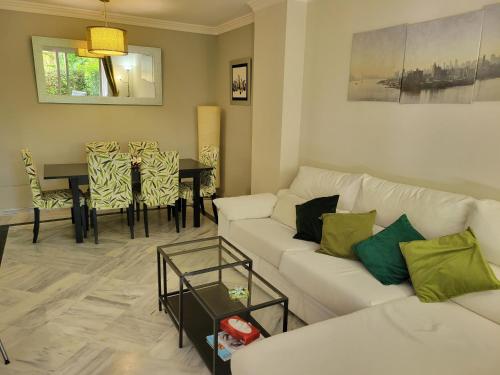 Family Friendly Ground Floor 2 bedroom Dama de Noche RDR200