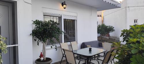 a small patio with a table and chairs on a balcony at Ioanna's Home in Émbonas