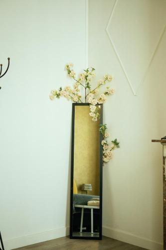 a mirror in a room with a plant at The Cozy Guestroom near Park Zuid and Musea in Antwerp