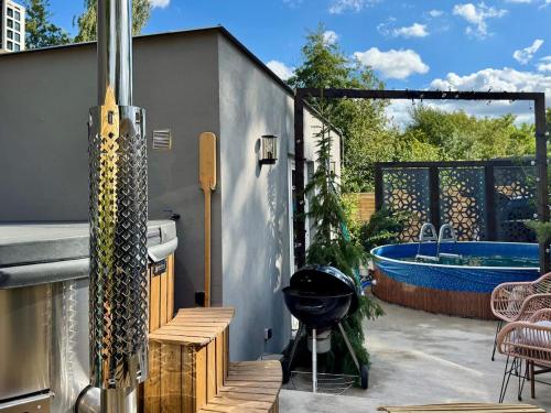 Garden Residence - The Garage