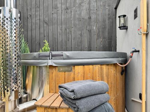 a bath tub sitting on top of a wooden fence at Garden Residence - The Garage in Drahobudice