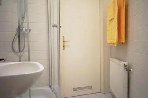 Modern Apartment in Viennas hip area, Central & Comfortable Stay