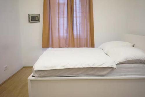 Modern Apartment in Viennas hip area, Central & Comfortable Stay