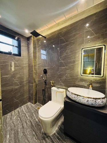 Ένα μπάνιο στο Golden Bliss hotel