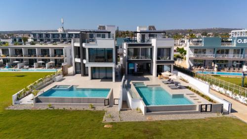 Aqua Beachfront Villas - Villa 2