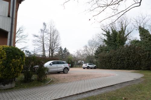 two cars parked on the side of a road at Hotel Mariuccia in Varese