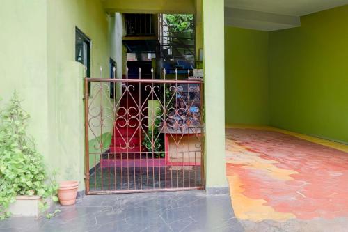 a gate in a room with green walls at Super Townhouse Kothapet Formerly Surabhi Elite in Surūrnagar