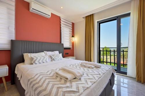 Postel nebo postele na pokoji v ubytování Han Luxury-Holiday Villa for 6 People with Turkish Bath & Sauna in Ölüdeniz