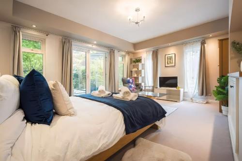 a bedroom with a large bed and a large window at Studio near Bristol w/ garden & parking in Flax Bourton