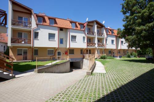 Zoli Apartmanok-Kinga Kölcsey 34-36